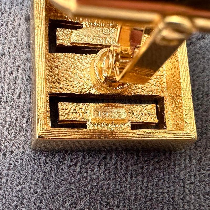 ジバンシィGIVENCHY 4G ロゴ カフス ゴールド 真鍮 金 カフリンクス