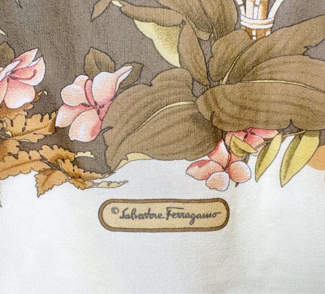 フェラガモ レオパード 大判スカーフ マルチカラー シルク 首飾り