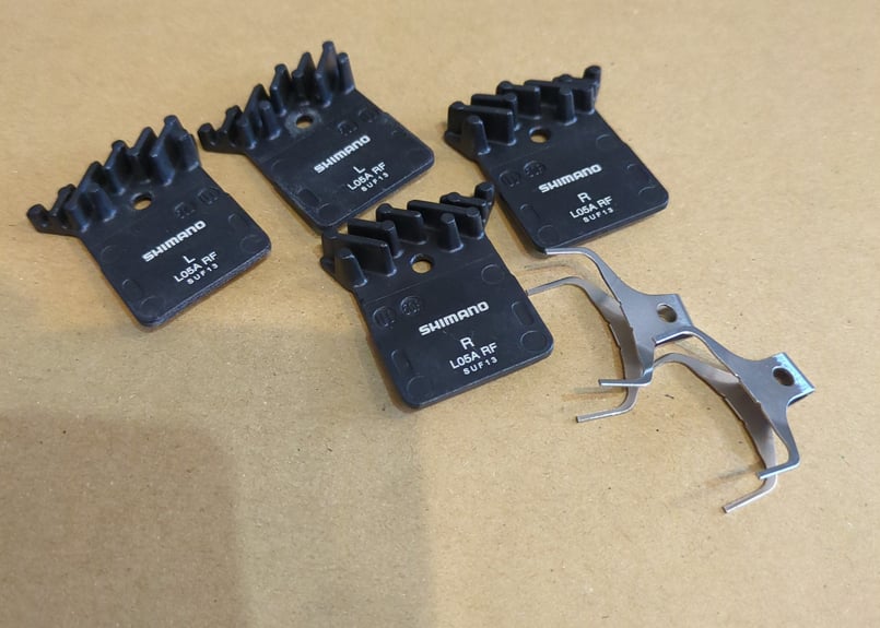 フィン付き シマノ純正 ディスクブレーキパッド 樹脂 BP-L05A-RF