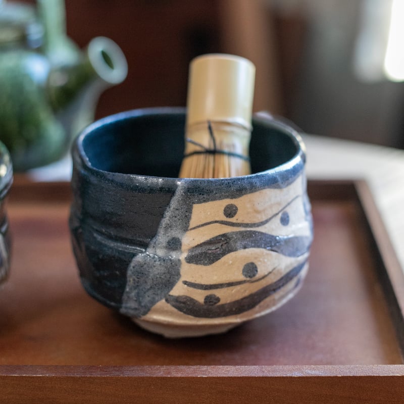 絵織部・黒織部 抹茶盌（木箱）［ギフト］ | AWASAKA