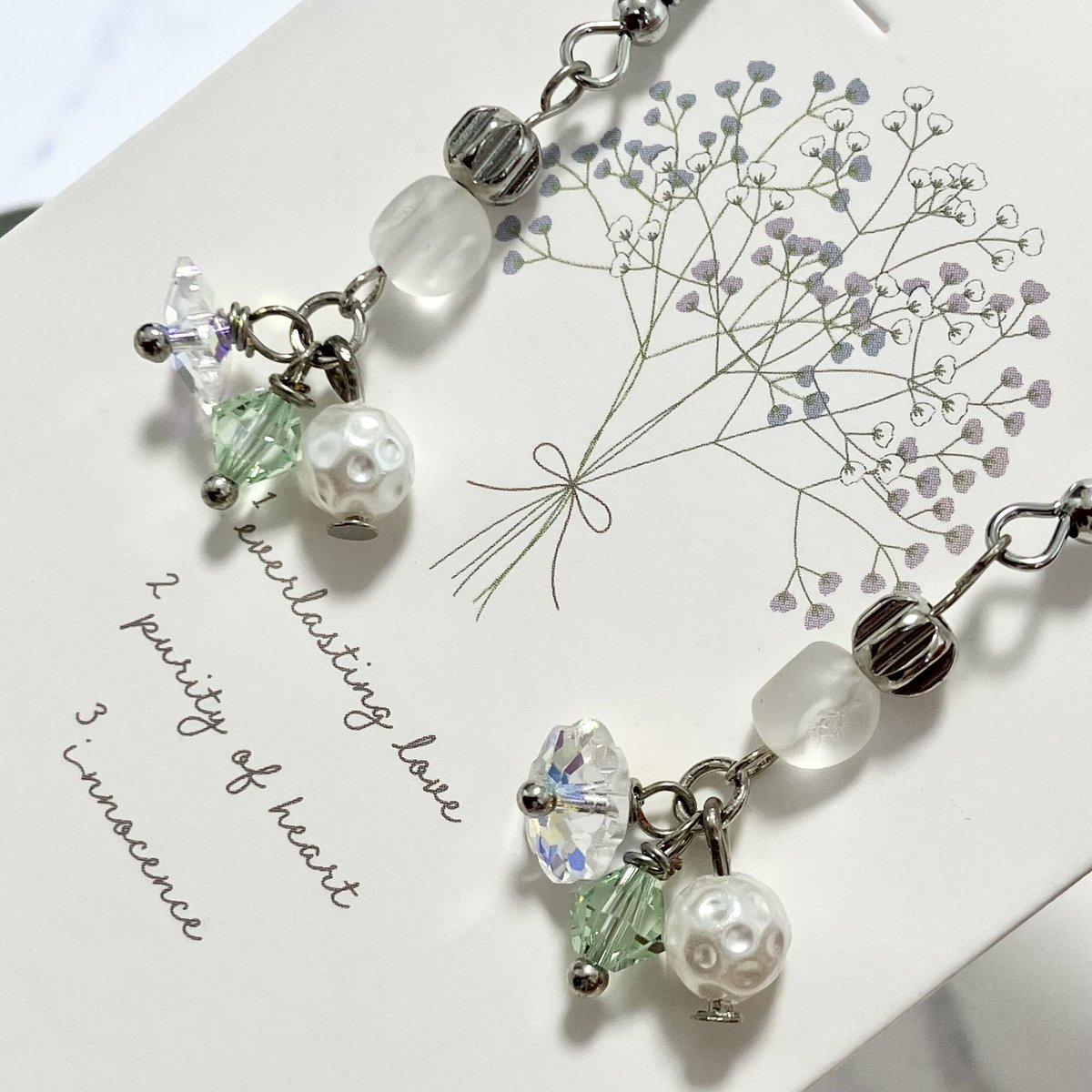 58.チェコビーズ ホワイト×グリーン シルバー フックピアス