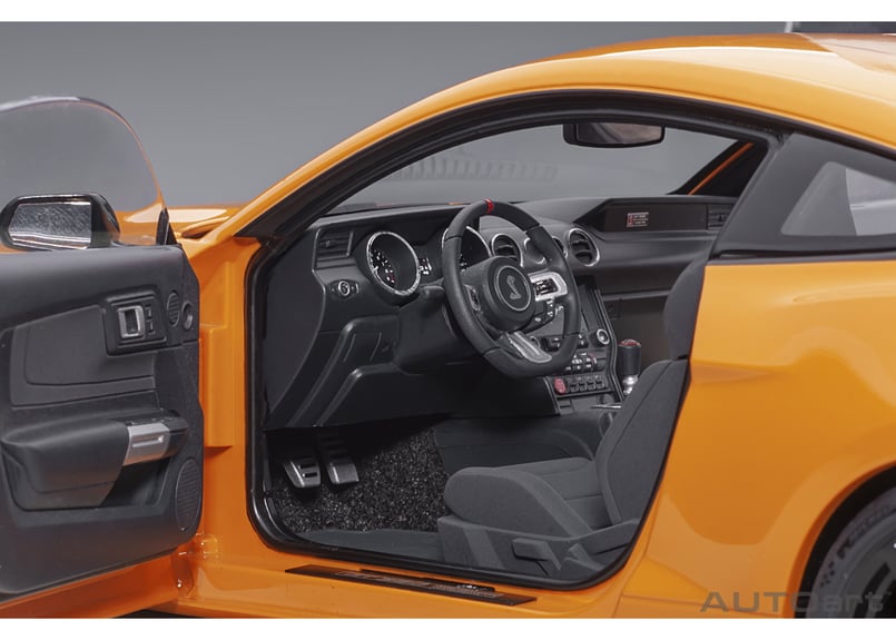 AUTOart 1/18 フォード シェルビー GT350R （メタリック・オレンジ