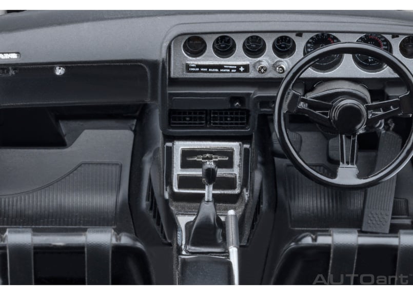 オンラインストア限定モデル” AUTOart 1/18 日産 スカイライン 2000GT-R