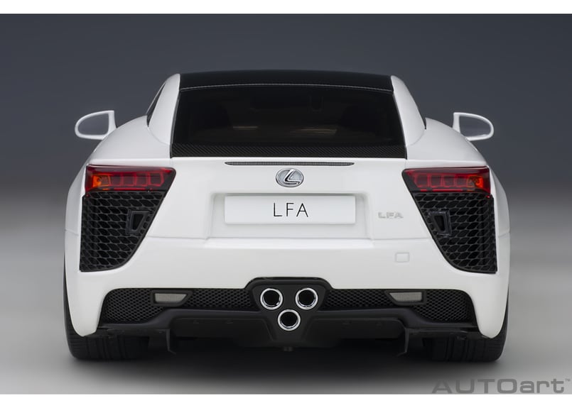AUTOart 1/18 レクサス LFA （ホワイテスト・ホワイト／ブラック