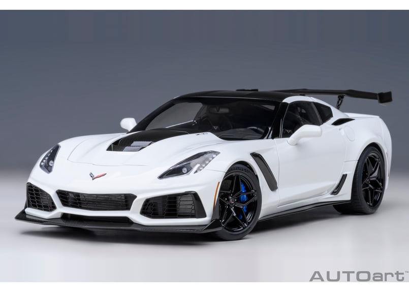 AUTOart 1/18 シボレー コルベット （C7） ZR1 （ホワイト） 71270 |