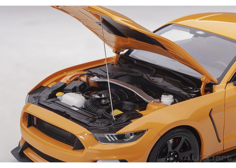 AUTOart 1/18 フォード シェルビー GT350R （メタリック・オレンジ