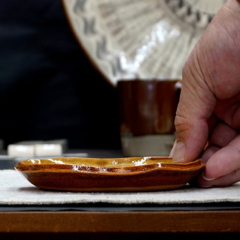 和食器 布志名焼 湯町窯 小判型 小皿 12cm 浪紋濃茶 黄釉 | うつわの店