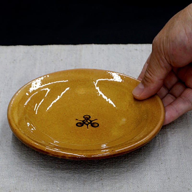 和食器 布志名焼 湯町窯 中皿 15cm 花紋濃茶 黄釉 | うつわの店