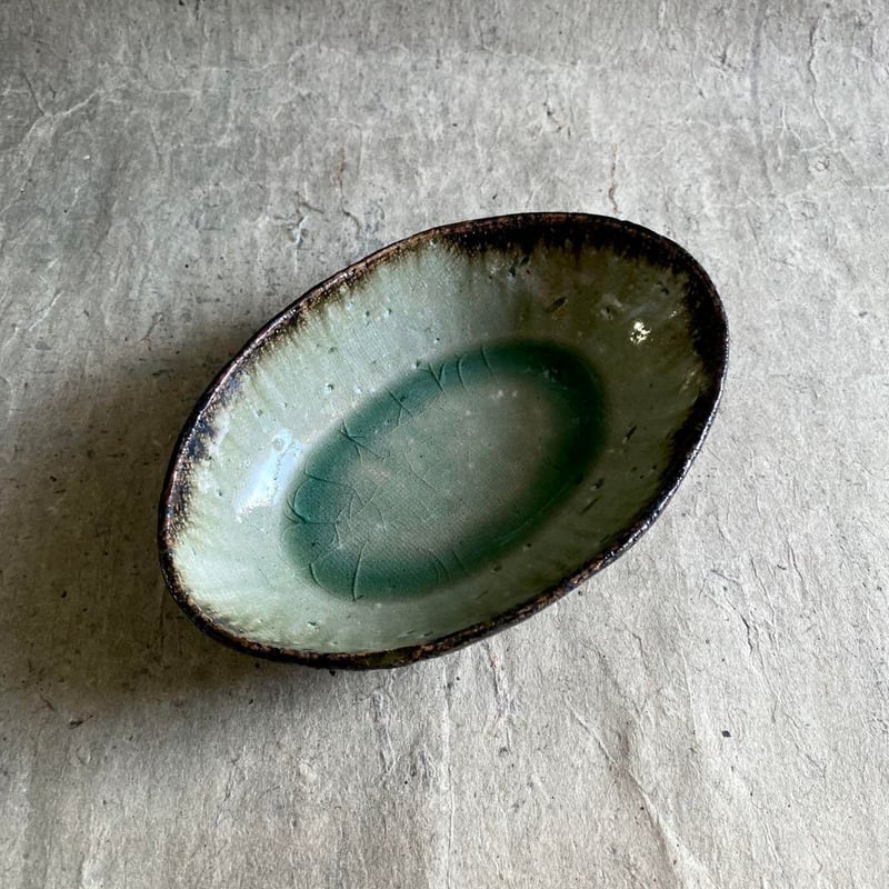 益子焼 古賀賢二 灰釉楕円鉢（中） | MatsuBokkuri