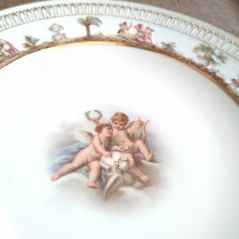 Meissenがナポリの窯カポディモンテの影響を受けて作ったお皿直径約23