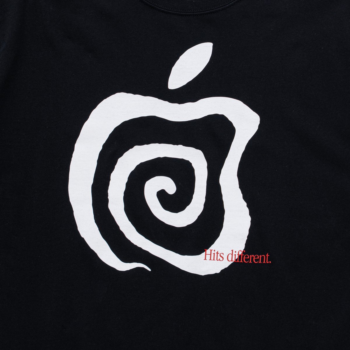 SOL soonerorlater / APPLE TEE / BLACK | Sophomore