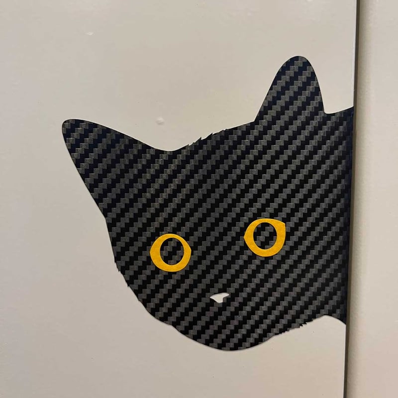 カーボン調Hステッカー『ひょっこりさん』 | kuronekoya