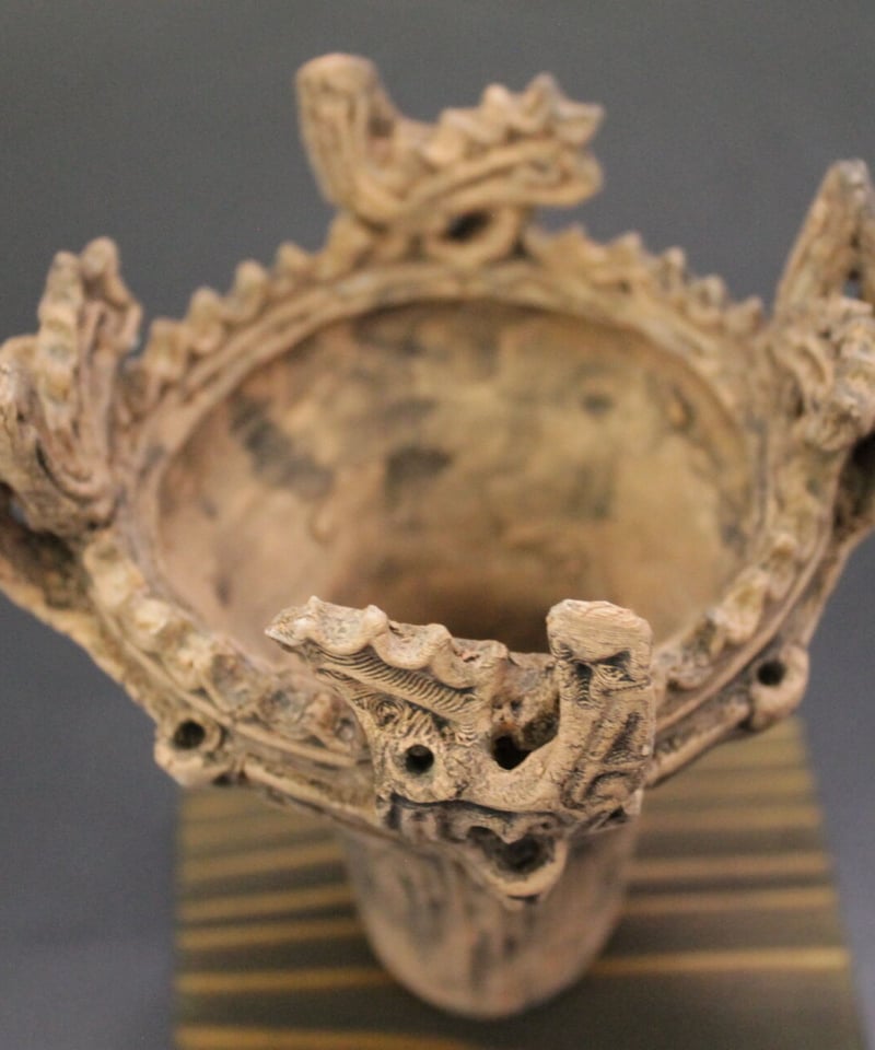 笹山遺跡・火焔型土器レプリカ 13㎝ （台座1㎝・O型小鉄製ろうそく立て