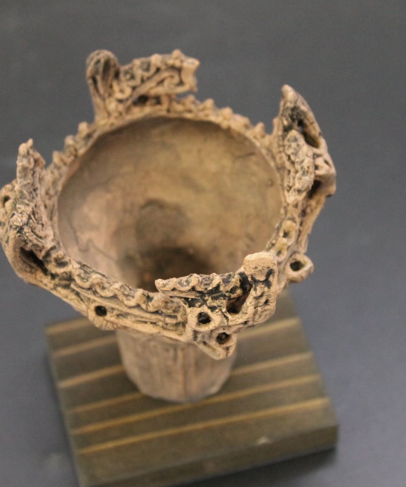 笹山遺跡・火焔型土器レプリカ 9㎝ （台座1㎝・簡易ろうそく立て