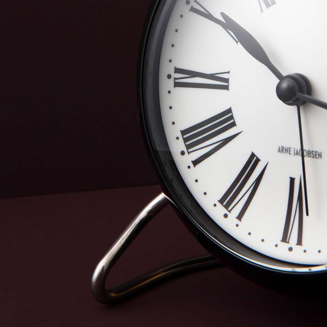 Arne Jacobsen Clocks Table clock Ø11 cm in White/Black