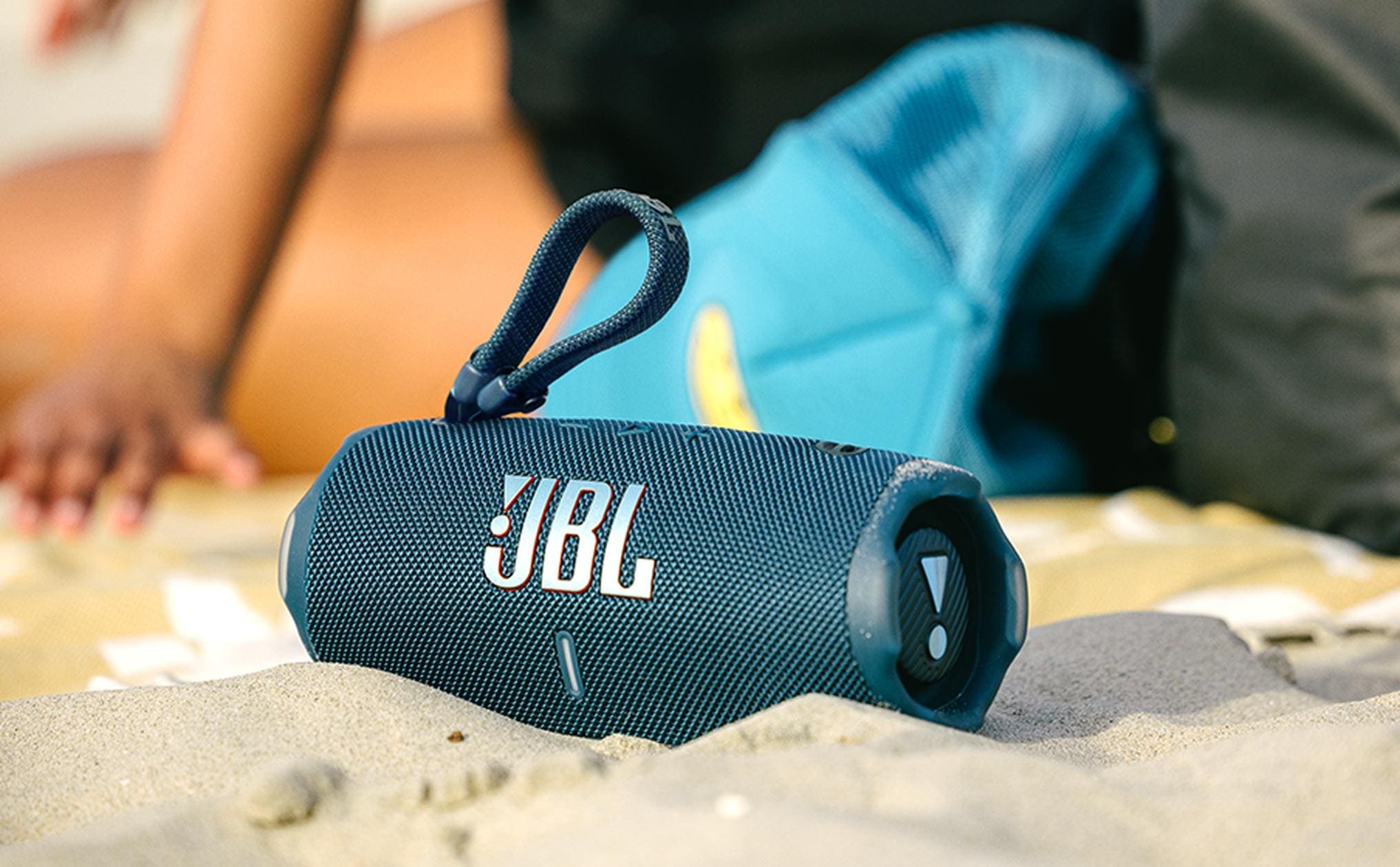 JBL Begins Shipping New Flip 7 And Charge 6 Bluetooth Speaker Updates