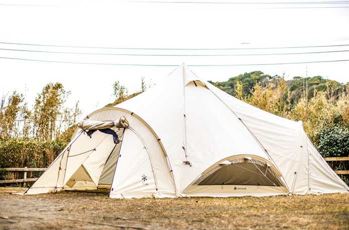 購入者インタビュー】スノーピーク発の巨大テント「スピアヘッド」の