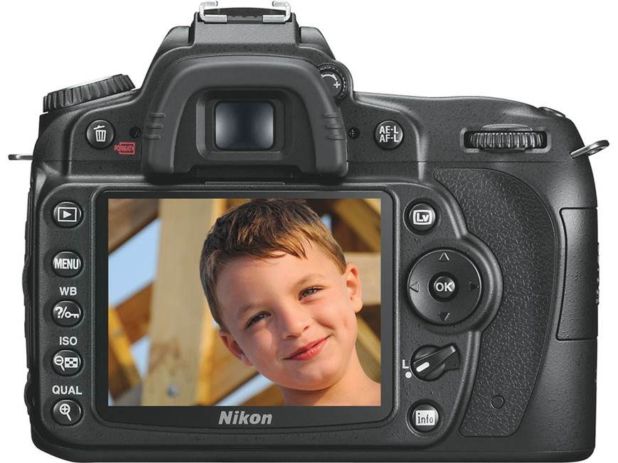 Nikon D90 Kit 12.3-megapixel digital SLR camera with 18-105mm zoom