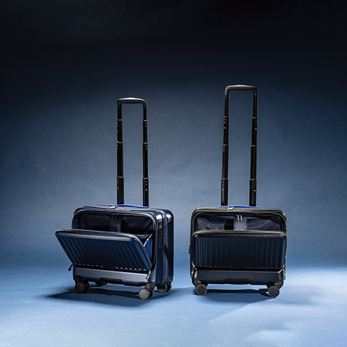 ANAオリジナル＞フロントオープン 横型ビジネスキャリー（36L）機内