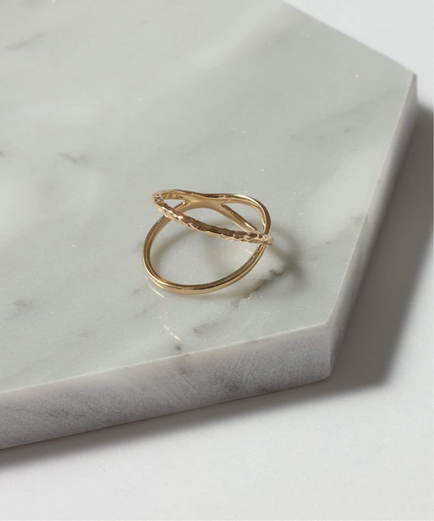 クロスラインピンキーリング K10（リング）｜Lilas（リラ）の通販