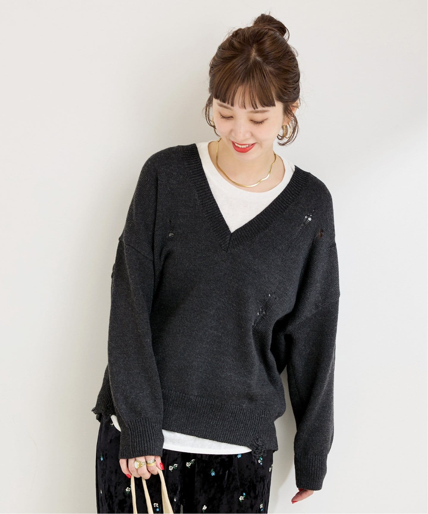 手洗い可 / ディープVネックダメージニット（ニット／セーター）｜B.C