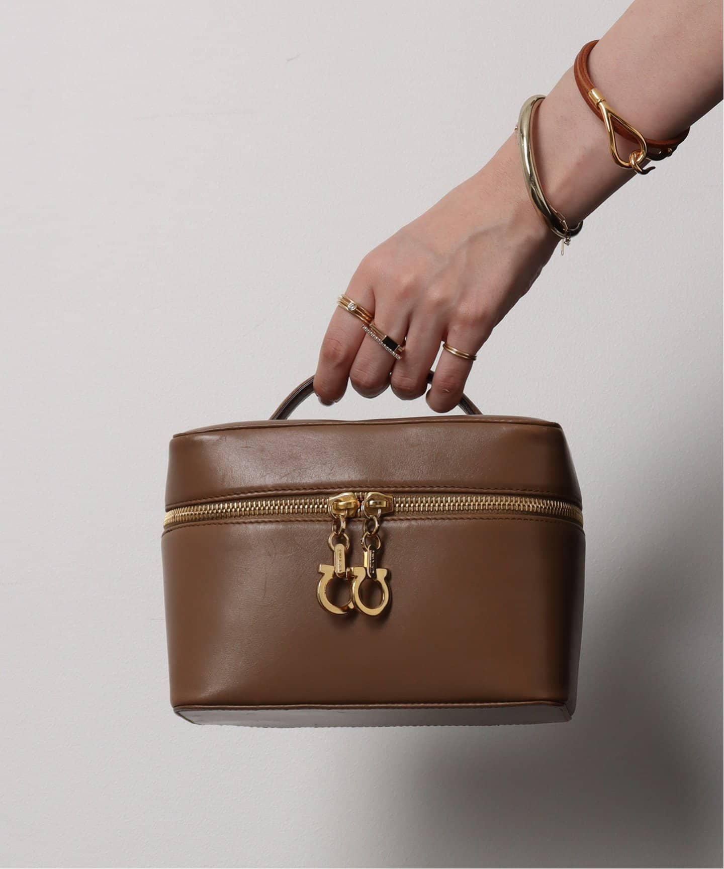 VINTAGE FERRAGAMO/フェラガモ】 Gancini バニティバッグ