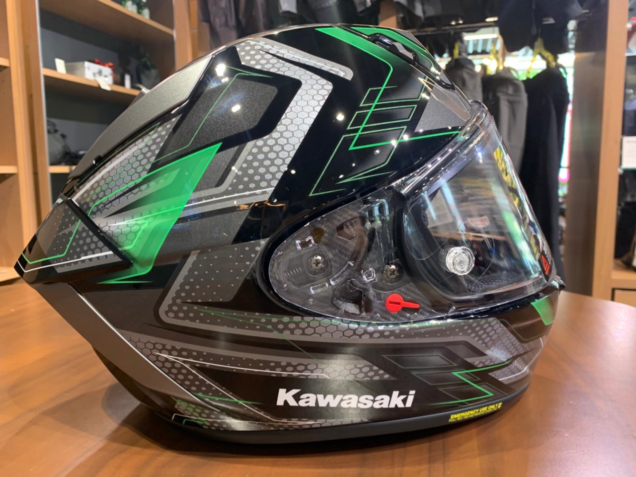 SHOEIとコラボモデル X-Fifteen エスカレート| BDSバイクセンサー