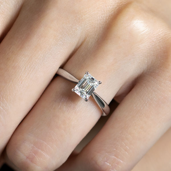 PT950 シンシア エメラルドカット ソリティア リング 1.0ct｜婚約指輪