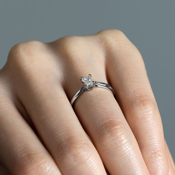 PT950 シンシア エメラルドカット ソリティア リング 0.5ct｜婚約指輪