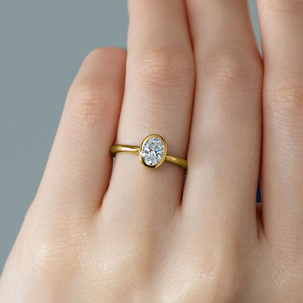 K18YG トランク オーバルカット ベゼル リング 0.7ct｜婚約指輪