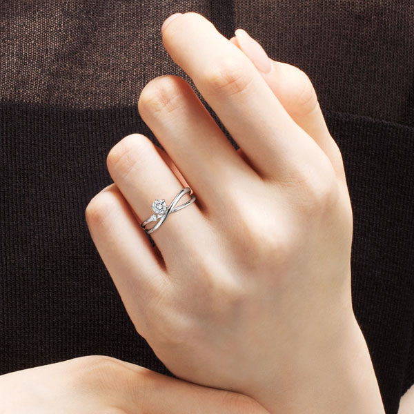 PT950 ニココ クロス ダイヤモンド サイドストーン リング 0.3ct｜婚約