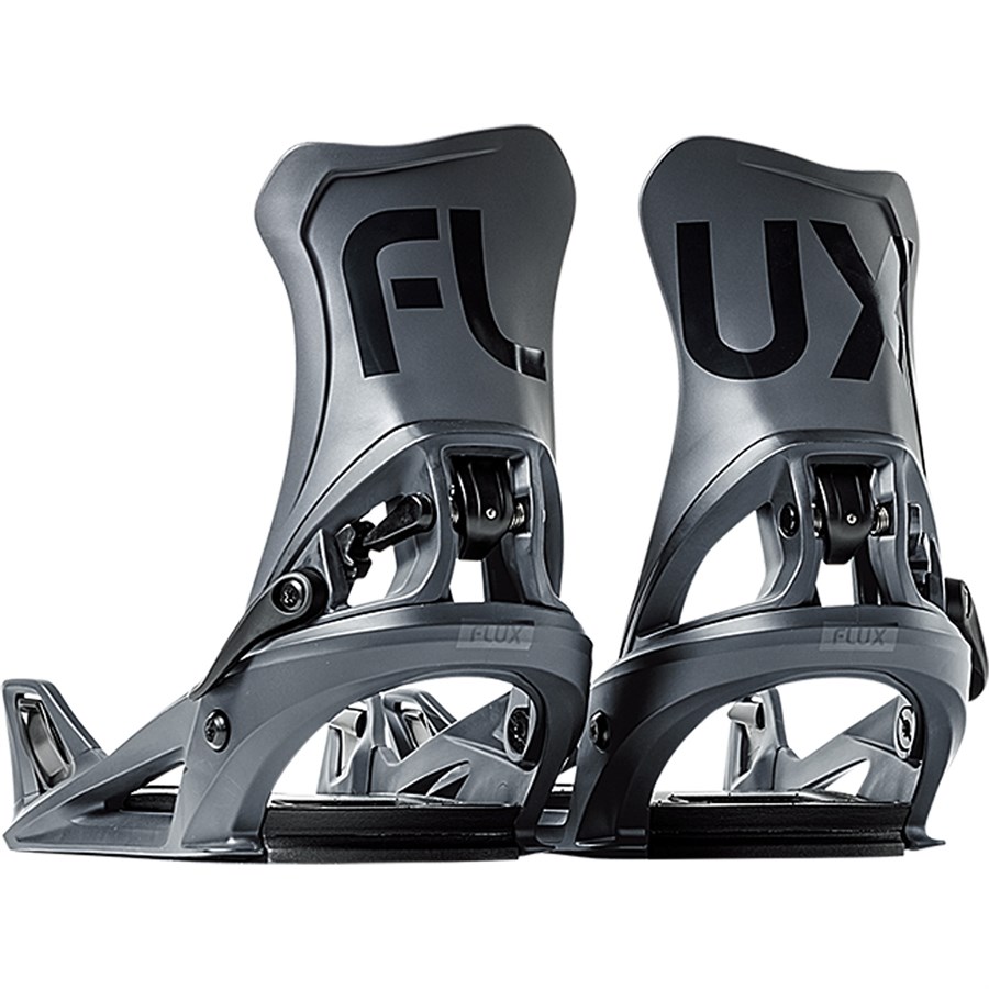 flux-ds-step-on-snowboard-