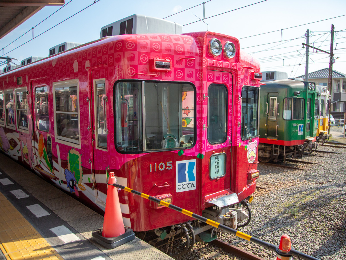 車両先頭には笑顔のヤドン＝ことでん琴平線で「うどん県×ヤドン」電車