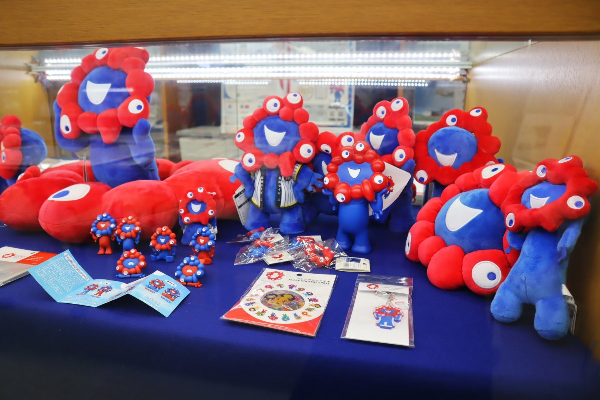 さまざまな種類のミャクミャクグッズ - 梅田経済新聞