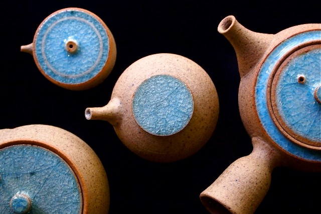 小田原で鈴木隆さんの作陶展 ミカンの枝から作る「蜜柑灰釉」の作品も