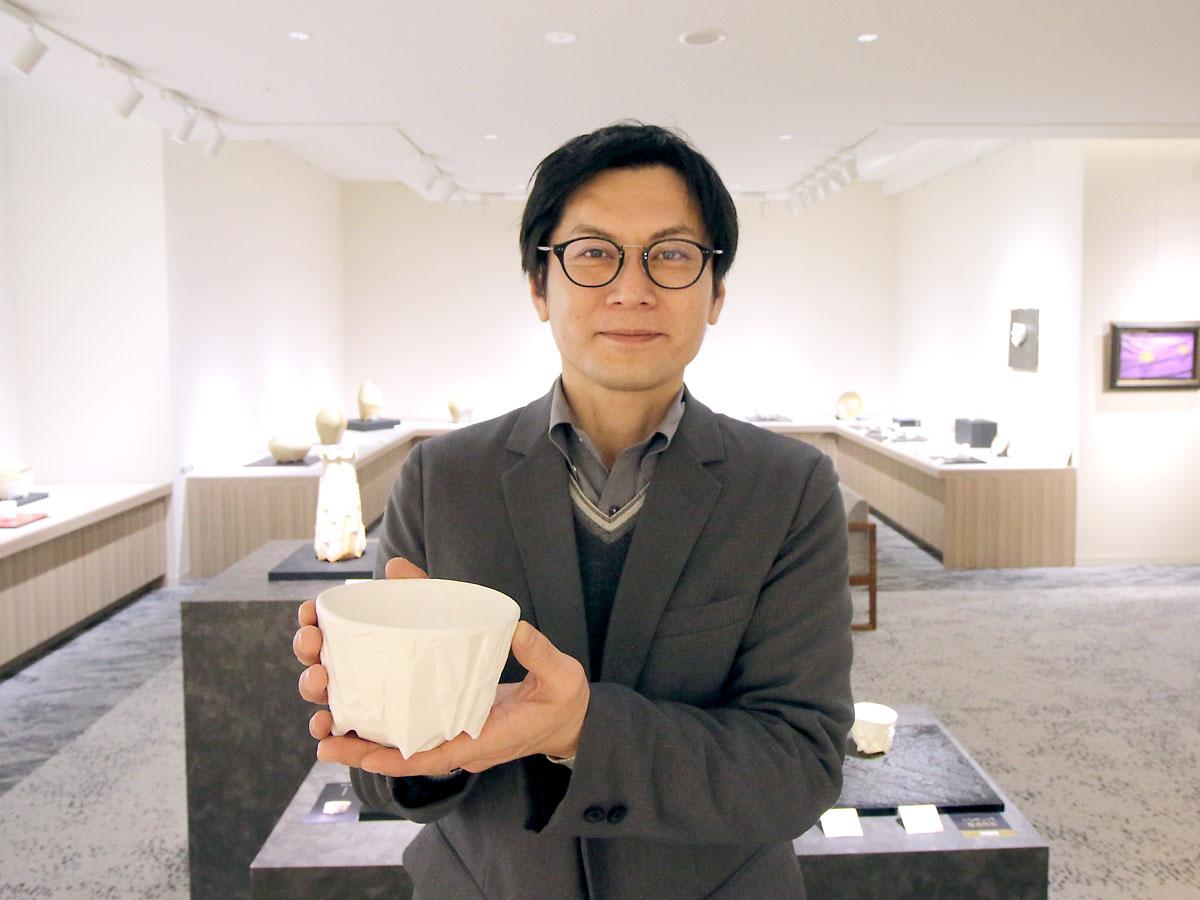 岡山・天満屋で備前焼作家・藤田祥さんの陶展 「白備前」のみ50点展示