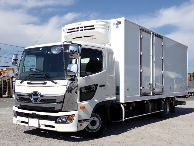 トラックレンタカー4tワイド 冷凍バン 格納パワーゲート -30℃設定 リア