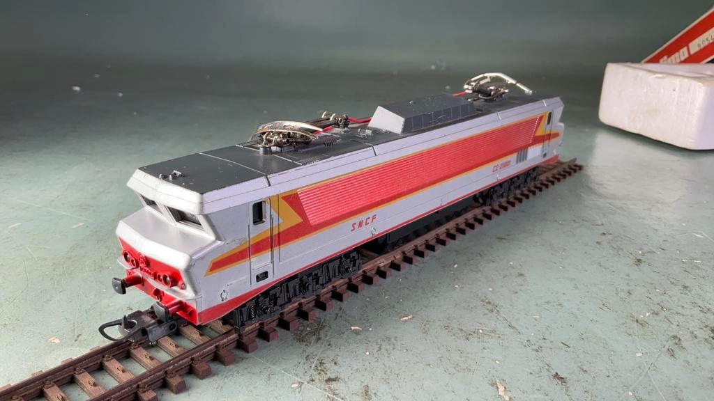 ≥ LIMA ho 208047 E loc CoCo CC21001 SNCF in doos. — Modeltreinen