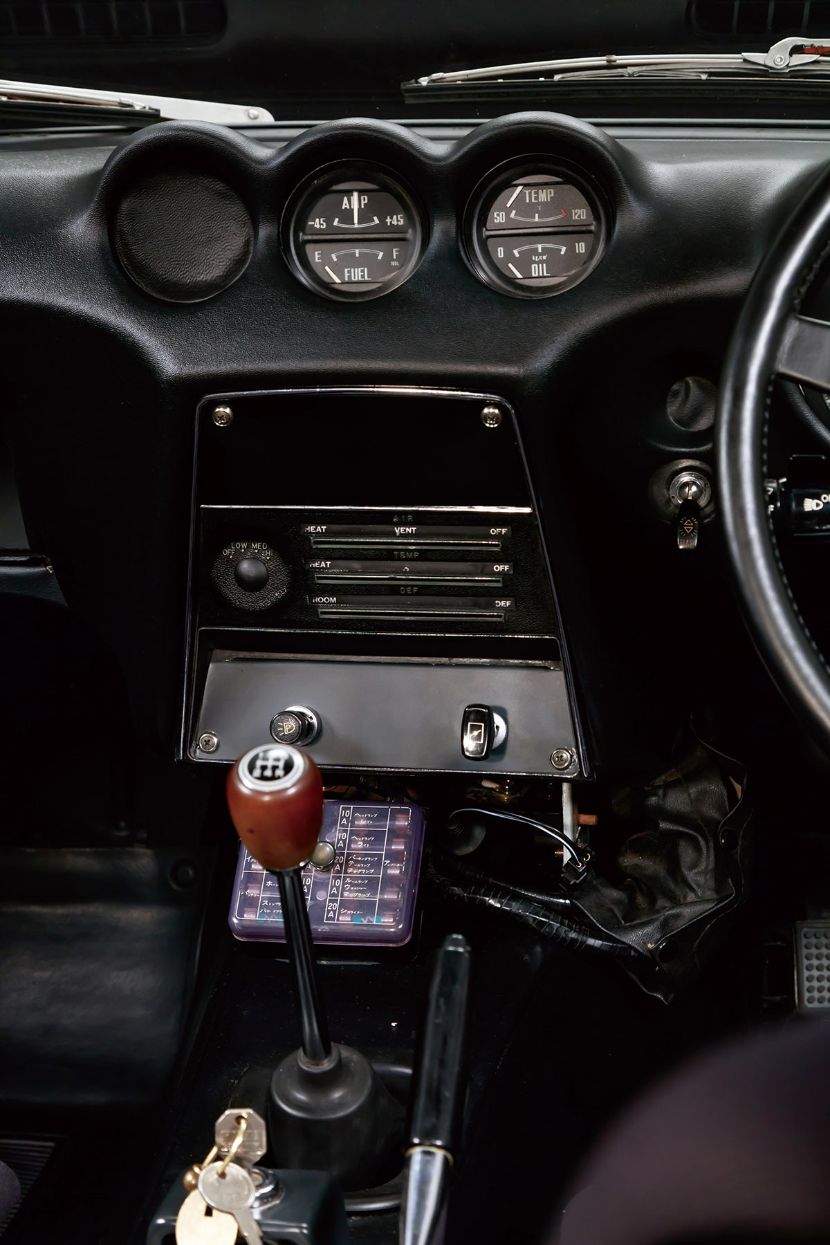 Zの鼓動 Z432-R【2】イグニッションはどこ？ ヒューズボックスも