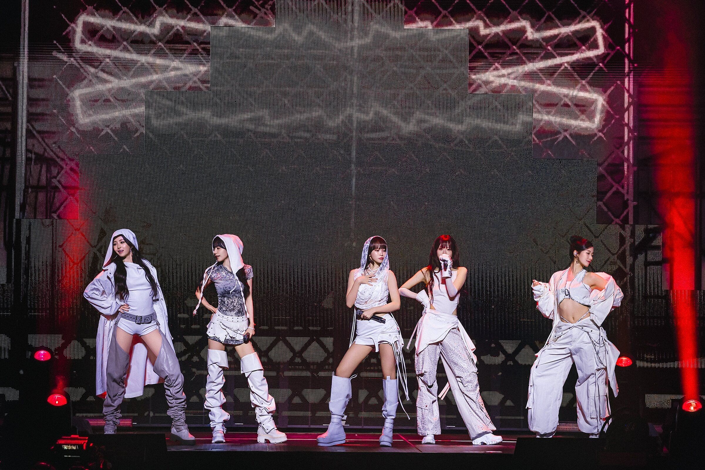 K-pop group LE SSERAFIM burns hot in Climate Pledge Arena debut