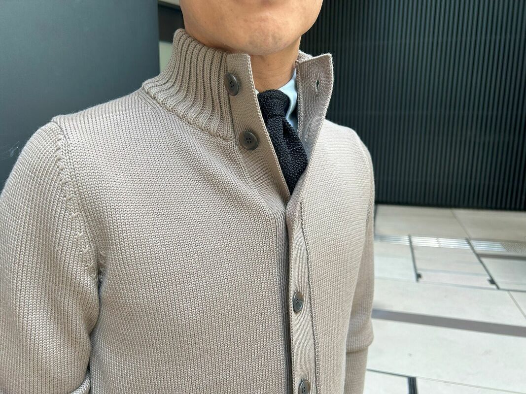 今年も欲しくなる！【スタンドカラーニットカーディガン】 | 読む