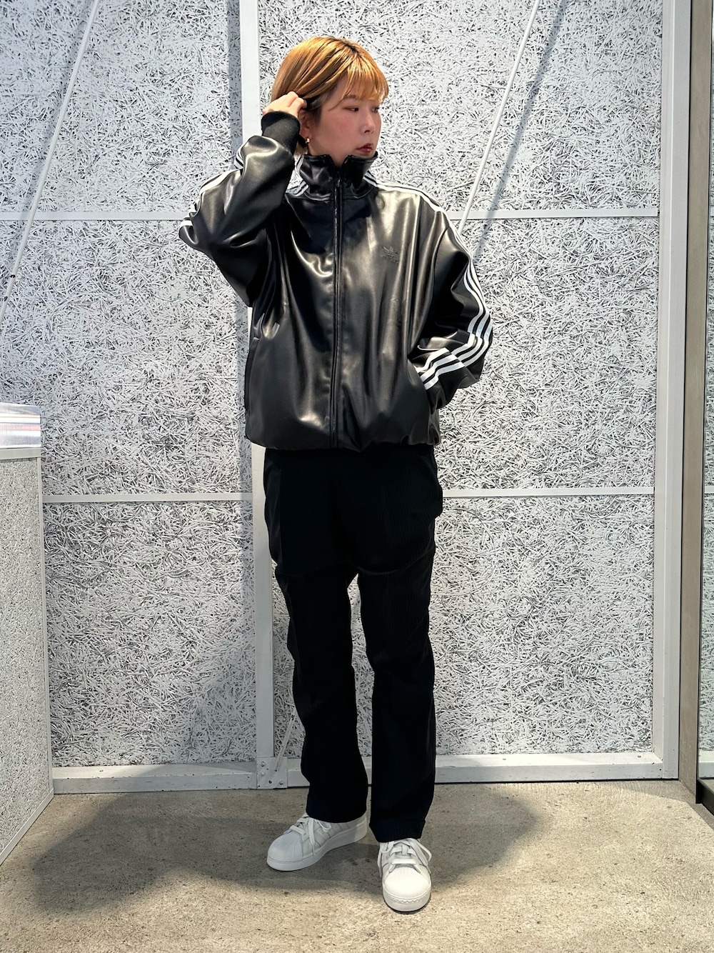 フェイクレザー アディカラー スリーストライプス ルーズ ファイヤー