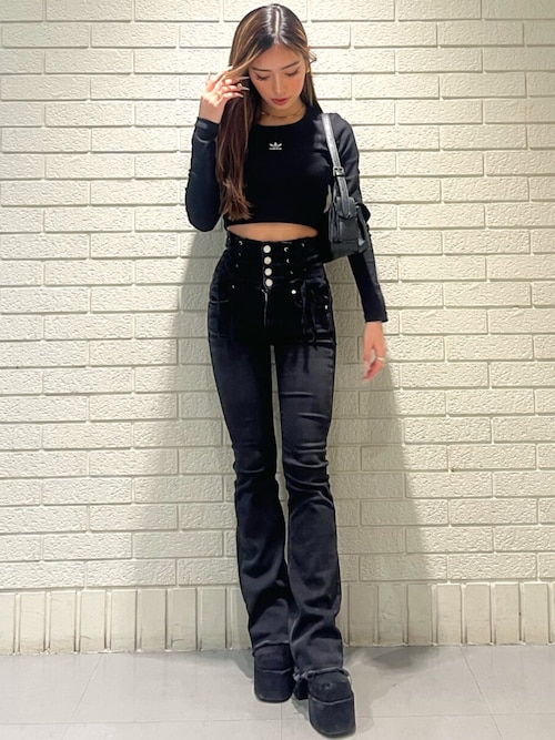 エッセンシャルズ リブ クロップ 長袖Tシャツ / ロンT / アディダス