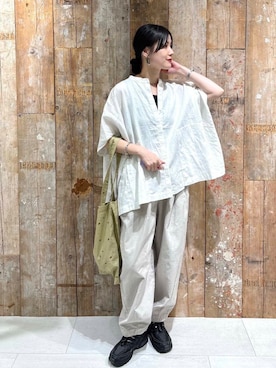 リネンスクエアケープシャツを使った人気ファッションコーディネート