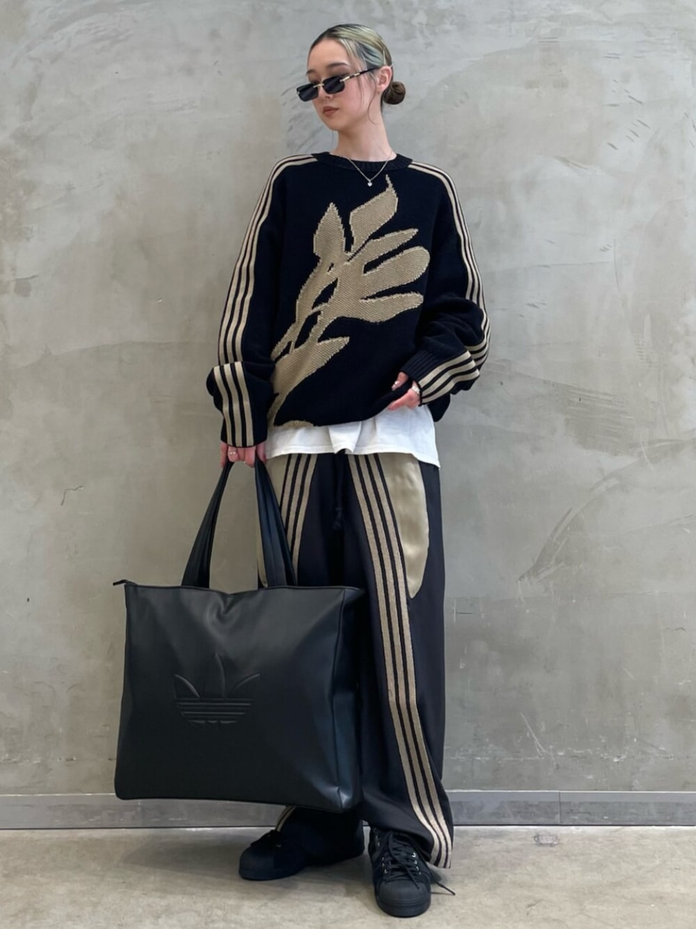 ポリウレタン ショッパーバッグ アウトライントレフォイルのアディダス