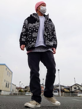 マウンテンパーカーを使った「バンダナ柄」のメンズ人気ファッション