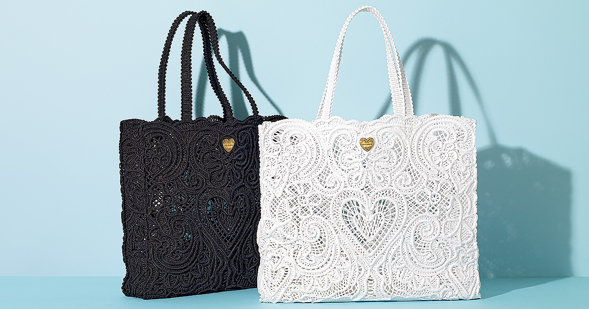 ドルチェ＆ガッバーナ」のレーストートバッグで盛夏の装いに軽やかさを