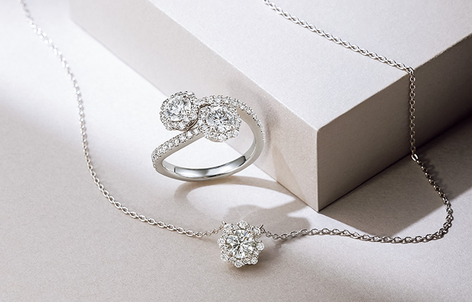 日常を輝きで彩る、フローラルモチーフのダイヤモンドジュエリー