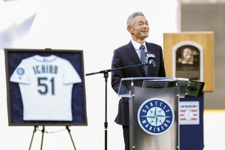 背番号51、永久欠番式典 イチローさんに大歓声、シアトル | 高知新聞
