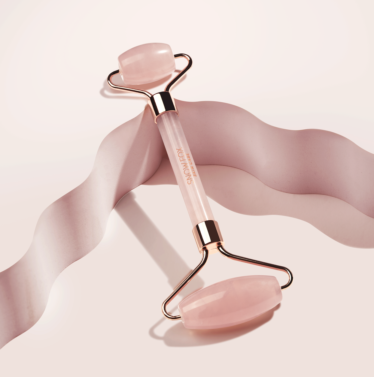 ローズ クォーツ フェイシャル ローラー | SNOW FOX SKINCARE（スノー